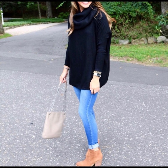 Tory Burch Crossbody - Picture 4 of 8